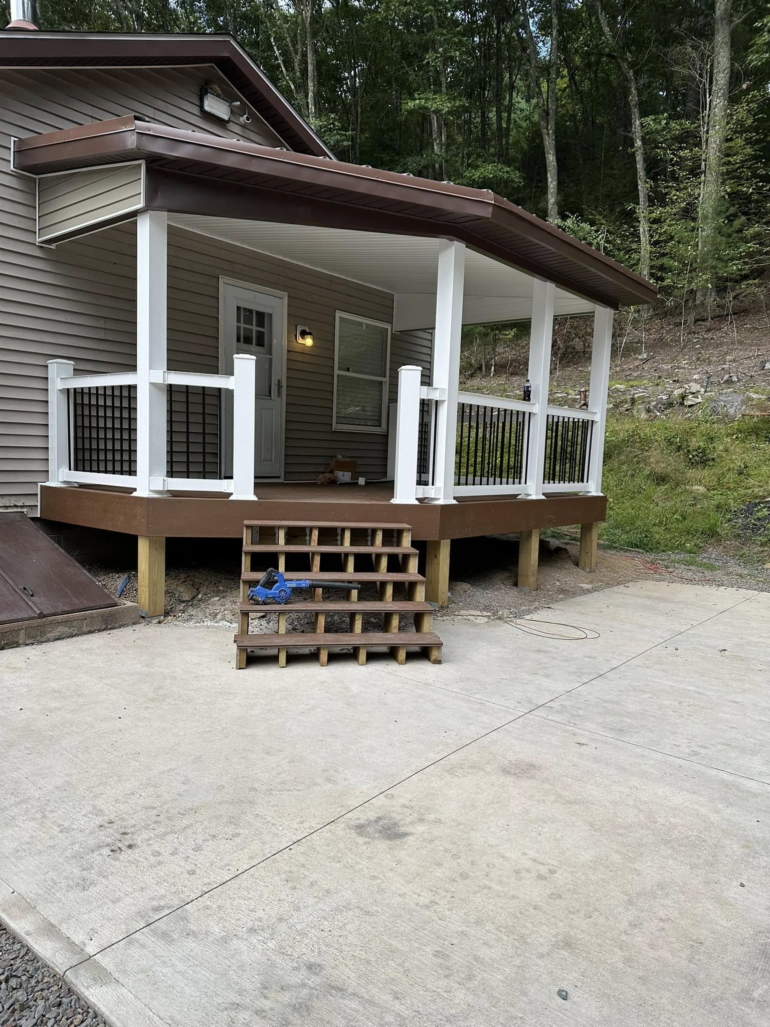 Multi-level deck design